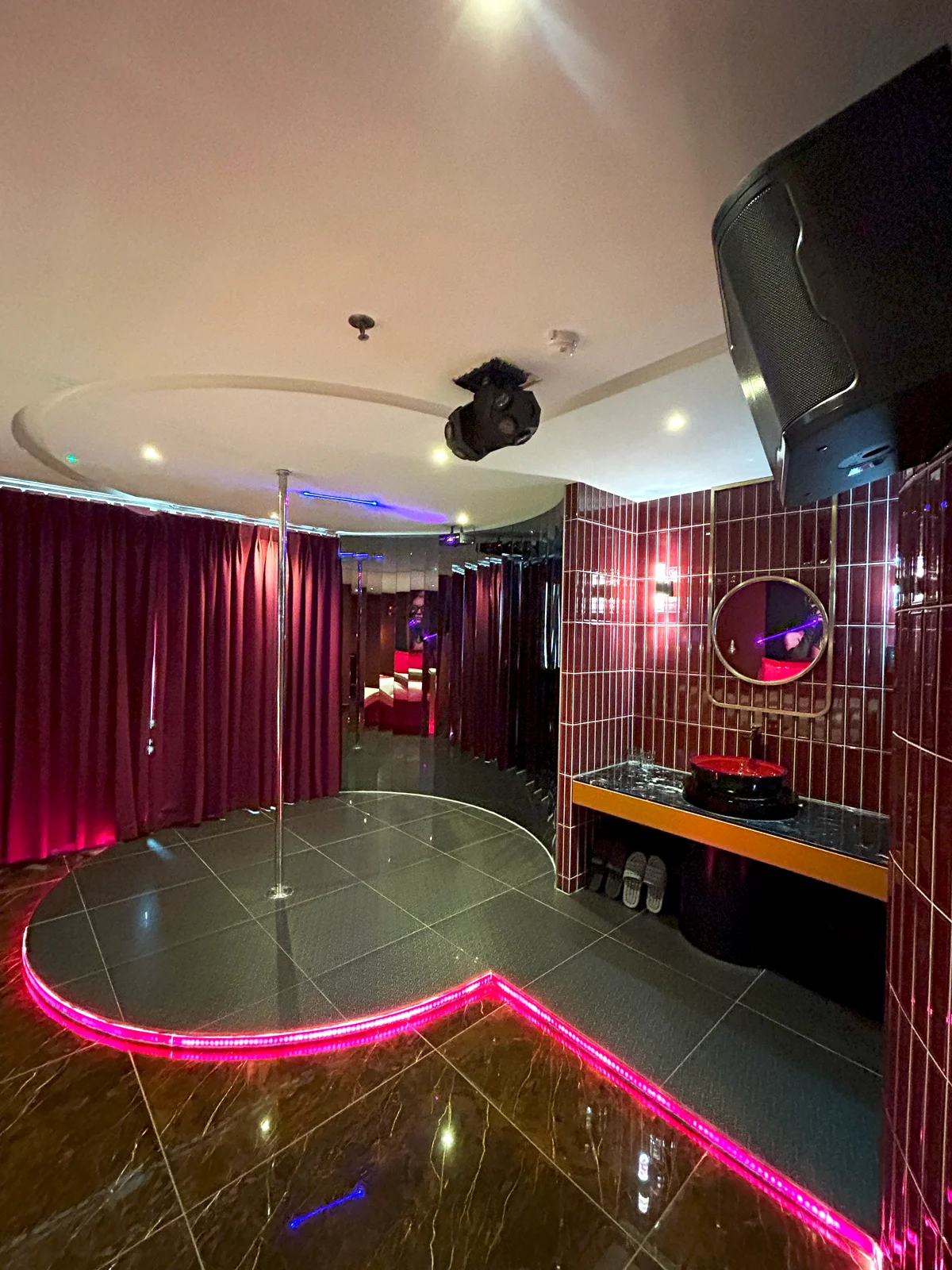 Pole Dance Room - góc nhìn 5